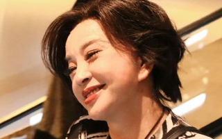 Lưu Hiểu Khánh gây sốc với nhan sắc tươi trẻ tuổi 75