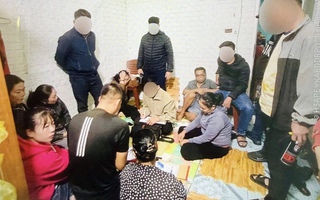 7 người phụ nữ làm chuyện khó coi trong một ngôi nhà ở Quảng Trị