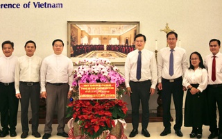 Lãnh đạo TPHCM thăm, chúc mừng Giáng sinh Văn phòng Hội đồng Giám mục Việt Nam