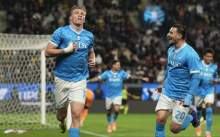 Người cũ Man United tỏa sáng, Napoli đoạt vé chung kết Siêu cúp Ý