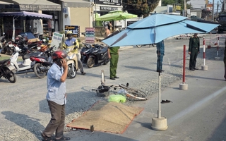 Đi lấy vé số về bán, cụ ông chạy xe đạp va chạm với xe tải tử vong