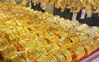 Sáng 19-12, giá vàng miếng SJC bỏ xa giá vàng thế giới