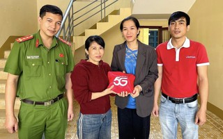 Vừa nhặt được túi tiền, người phụ nữ ở Quảng Ngãi lập tức tìm người đánh rơi
