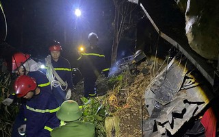 Xe tải lao xuống vực sâu 100 m, tài xế tử vong mắc kẹt trong cabin