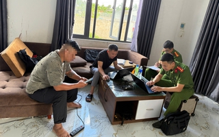 Giám định thương tật 2 bé gái bị cha xích, nhốt trong căn phòng bẩn thỉu