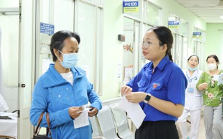 TPHCM: Người cao tuổi được cấp BHYT miễn phí cần làm gì khi thẻ hết hạn?