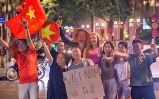 Khoảnh khắc khó quên người dân TPHCM mừng U22 Việt Nam vô địch SEA Games 33
