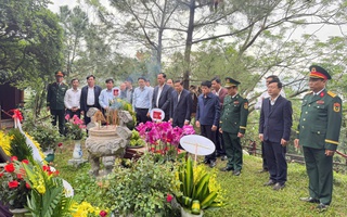 Lãnh đạo tỉnh Quảng Trị dâng hương, viếng mộ Đại tướng Võ Nguyên Giáp