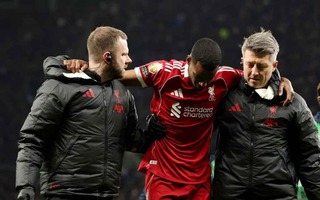 Có CĐV Anh hả hê khi tiền đạo Isak của Liverpool bị “nghiệp quật”