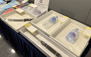 Cướp táo tợn 1 tỉ yen tiền mặt trong 30 giây ở Hồng Kông