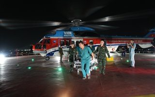 Chuyến bay cấp cứu đặc biệt kéo dài 14 giờ của ê-kip bác sĩ từ đất liền