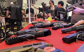 Những tiếng súng ám ảnh toàn cầu: Khác biệt quan điểm, tình hình sử dụng súng