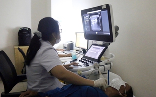 Mắc ung thư tuyến giáp: Đừng quá lo lắng!