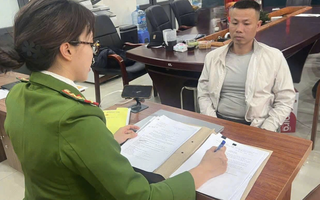 Tạm giữ hình sự tài xế vụ ô tô lật nghiêng, có biểu hiện bất thường