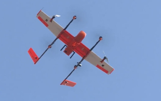 Lần đầu ở Việt Nam: Máy bay không người lái vận chuyển thuốc, mẫu xét nghiệm