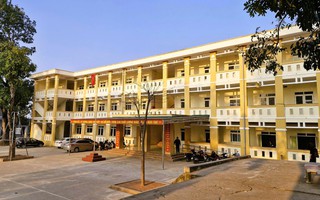 Trường học xây gần 8 tỉ đồng bỏ không, học sinh phải xin học nhờ