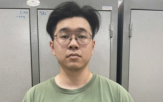 Người đàn ông hành hung người phụ nữ ở sảnh thang máy chuẩn bị hầu toà