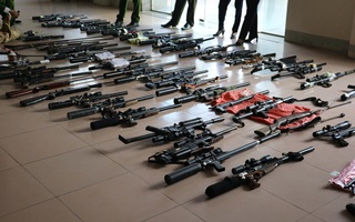 Bắt 42 đối tượng, thu cả "kho" vũ khí quân dụng và 30.000 viên đạn