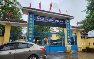 Nhiều học sinh lớp 2 bị nôn ói khi ăn bữa trưa tại trường