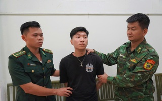 CLIP: Biên phòng Tây Ninh bắt đối tượng giết người ở TPHCM định trốn qua Campuchia