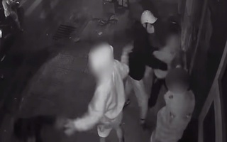 Công an tạm giữ 14 thanh thiếu niên vô cớ đánh người ở Xóm Chiếu, TPHCM