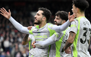 "Vua kiến tạo" Cherki hạ gục Nottingham Forest, Man City soán ngôi đầu Ngoại hạng Anh