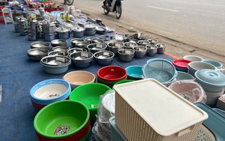 Nhựa tái chế loay hoay đầu ra