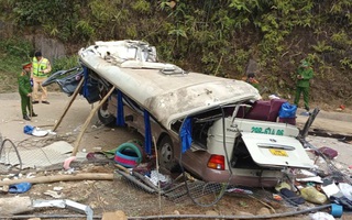 Thủ tướng Chính phủ: Khẩn trương điều tra, làm rõ nguyên nhân vụ lật xe khách 18 người thương vong