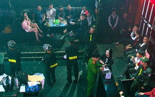 Cảnh sát đồng loạt đột kích 2 quán bar, phát hiện 30 người dương tính ma túy