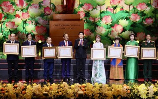 Tiến sĩ Nguyễn Thị Phương Thảo nhận danh hiệu Anh hùng Lao động