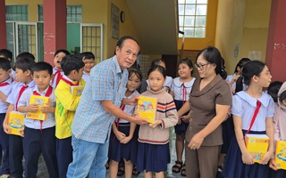 Thắp lên niềm vui đến trường