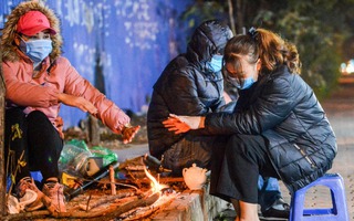 Không khí lạnh tràn xuống, miền Bắc mưa rét, miền Trung chưa dứt mưa lớn