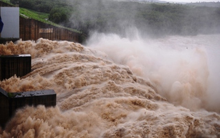 Miền Trung nhiều nơi xuất hiện lũ lịch sử, đề xuất sửa 5 quy trình vận hành liên hồ chứa