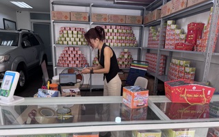 Thị trường pháo hoa Tết bắt đầu nóng, giá tăng 50.000 - 100.000 đồng/hộp