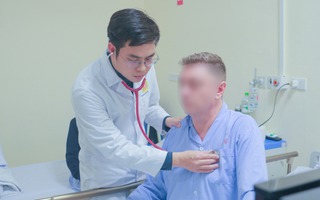 Đang chơi pickleball, người đàn ông nước ngoài ngừng tim