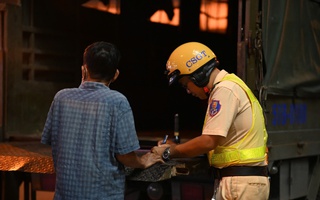 CLIP: CSGT TPHCM tuần tra kiểm soát công khai kết hợp hóa trang xử lý vi phạm nồng độ cồn