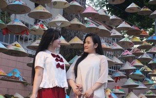 TP HCM: Hàng ngàn chiếc nón lá ‘dệt’ nên con đường check-in độc đáo