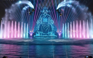 VIDEO: Sinh viên "vẽ" ánh sáng nghệ thuật chào đón năm mới