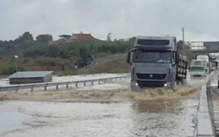 Nước dâng cao, ngập tuyến cao tốc Phan Thiết – Dầu Giây