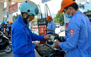 Giá xăng tăng, RON 95 lên 20.460 đồng/lít