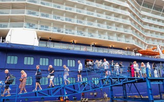 Cận cảnh tàu Celebrity Solstice trở lại Việt Nam, chở theo 2.500 du khách