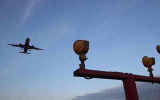 Hãng hàng không Nga phủ nhận máy bay chở 425 người “bốc cháy”