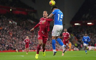 Van Dijk và cái bóng nhạt nhòa của chính mình