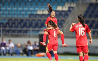 Mưa bàn thắng ngày ra quân