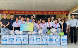 Đem yêu thương đến với vùng lũ 