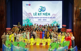 Khoảnh khắc xúc động tại lễ kỷ niệm 30 năm ngành xã hội học Trường ĐH KHXH&NV TPHCM