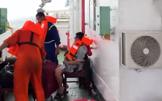 Giải cứu 13 thuyền viên Việt Nam trên tàu gặp sự cố tại vùng biển Malaysia