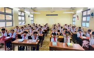 Tiếp sức học sinh nghèo vùng lũ