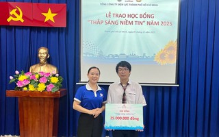EVNHCMC “Thắp sáng niềm tin” cho học sinh hiếu học