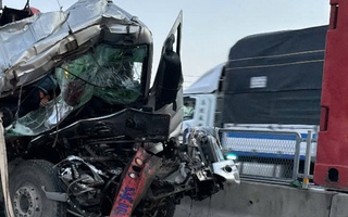 Tai nạn nghiêm trọng trên đường cao tốc Bùng - Vạn Ninh, 2 người chết, 3 người bị thương